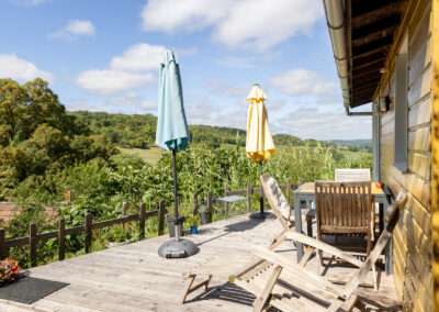 Buitenkant Gite L'Olivier bij Cote de Fumel, een sfeervol vakantiehuis op een adults-only minicamping met gites